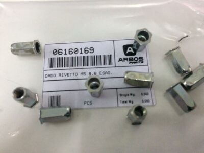 Dado rivetto M5 esagonale