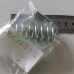 Molla per perno di chiusura cofano motore